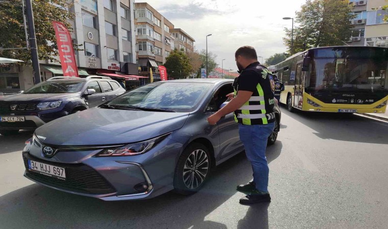 Bakırköyde yayalara yol vermeyen sürücülere denetim