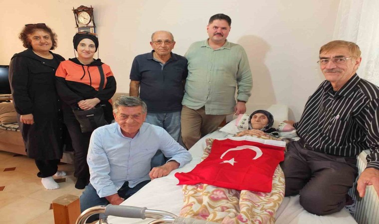 Balıkesirde asırlık Hanife nineye vefa ziyareti