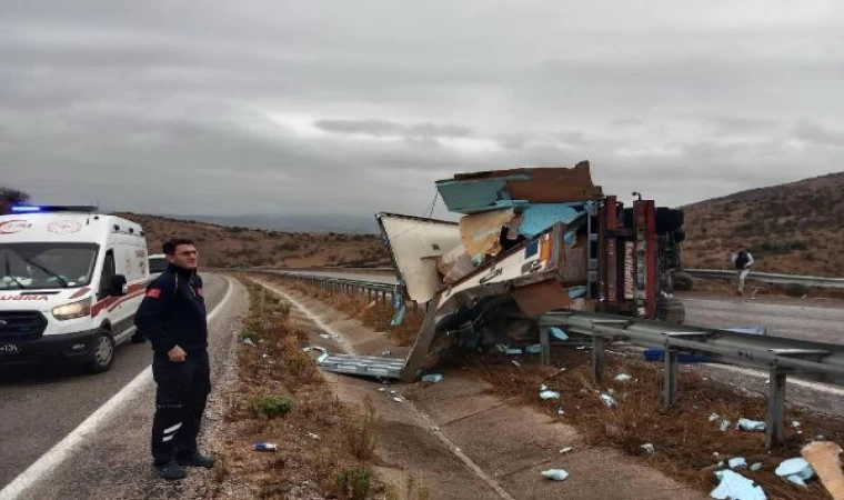 Balıkesir’de TIR devrildi; Gönen- Bandırma yolu 9 saat trafiğe kapandı