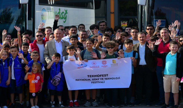 Balıkesirli gençler Teknofest İzmire katıldı