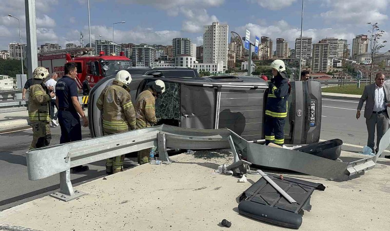 Başakşehir Çam ve Sakura Şehir Hastanesi kavşağında kaza: 3 yaralı