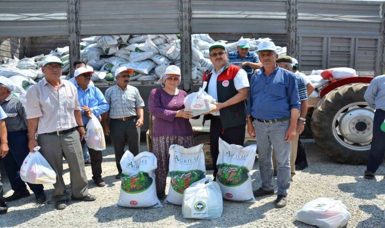 Başarılı kekik üreticilerine belge ve organik gübreleri dağıtıldı