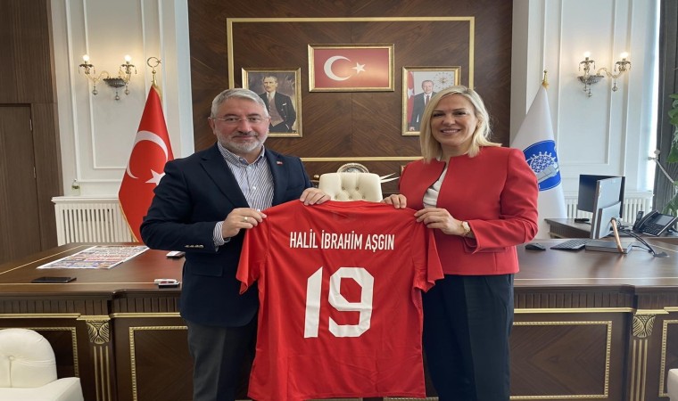 Başkan Aşgına milli takım forması