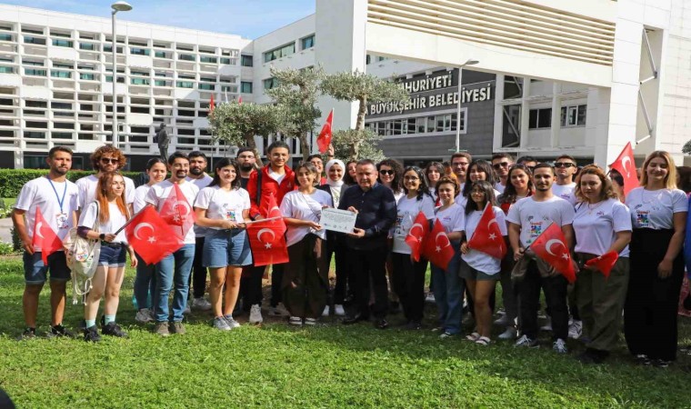 Başkan Böcek gençlerle barış için zeytin ağacı dikti