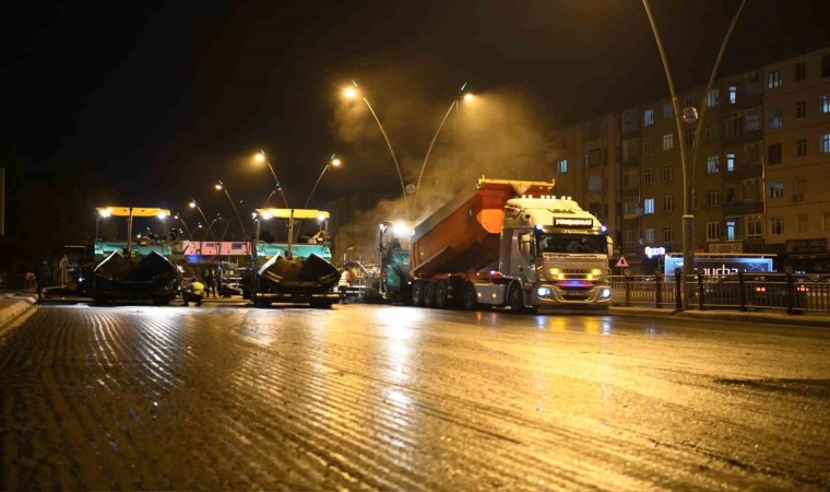 Başkan Büyükkılıç, personelin gece mesaisini yerinde inceledi