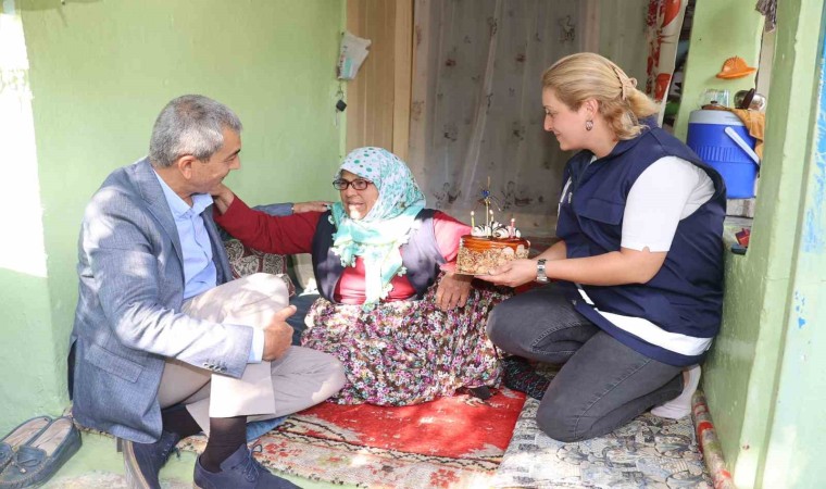 Başkan Kaplandan yaşlı çınarlara doğum günü sürprizi