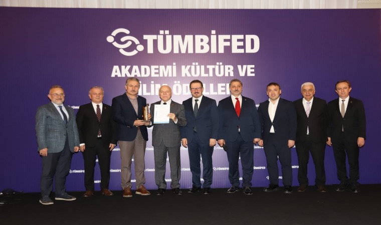 Başkan Sekmen “Yılın Yöneticisi” ödülünü aldı