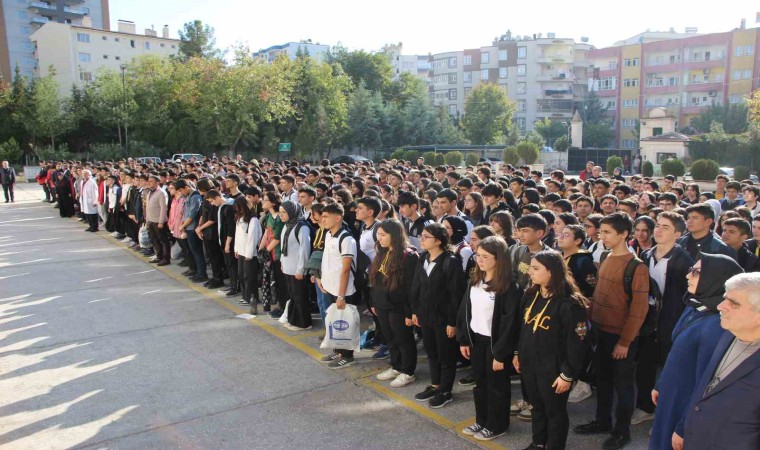 Batmanda öğrenciler Filistinde hayatını kaybedenler için saygı duruşuna durdu