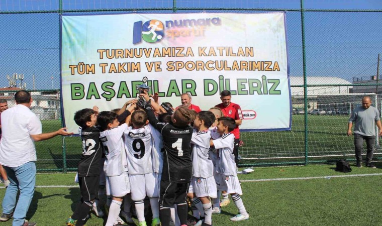 Beşiktaş alt yapısında oynayan Bilecikli kaleci turnuvaya damga vurdu