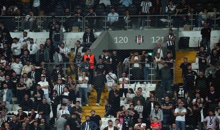 Beşiktaş tribünlerinde yönetim istifa sesleri