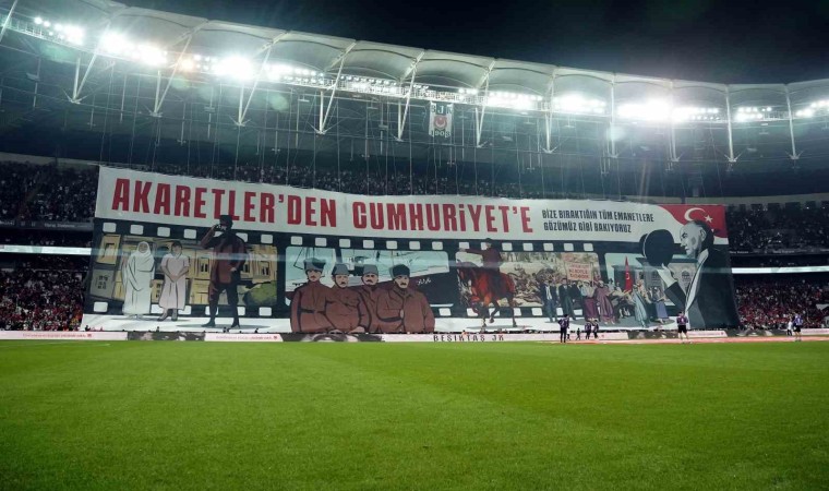 Beşiktaş tribünlerinden, Cumhuriyetin 100. yılına özel koreografi