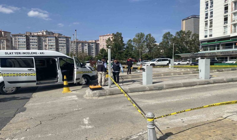 Beylikdüzünde bir kişi eğlence merkezi otoparkı bariyeri açılmadığı için havaya ateş etti