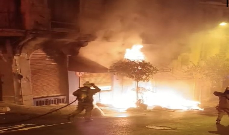 Beyoğlunda Tarihi Gueive Handa yangın: Giriş kat alev alev yandı