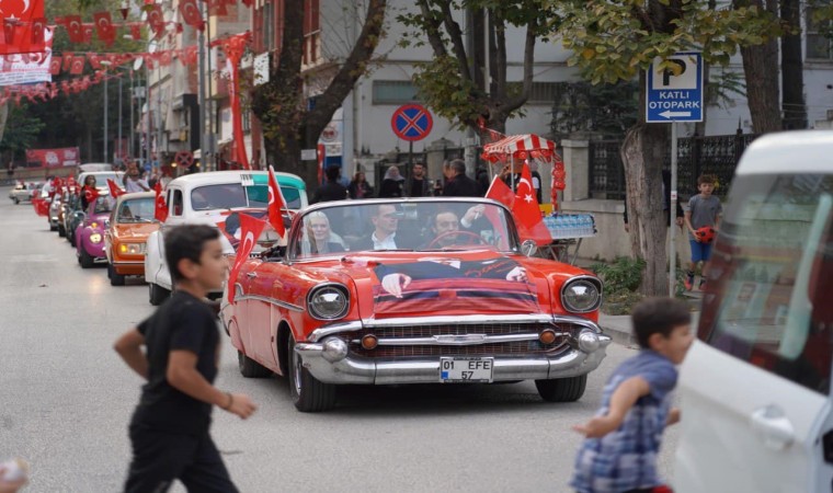 Bilecikte klasik arabaların konvoyu ilgi ile karşılandı