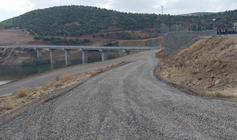 Bingölde yol yapım çalışmaları sürüyor