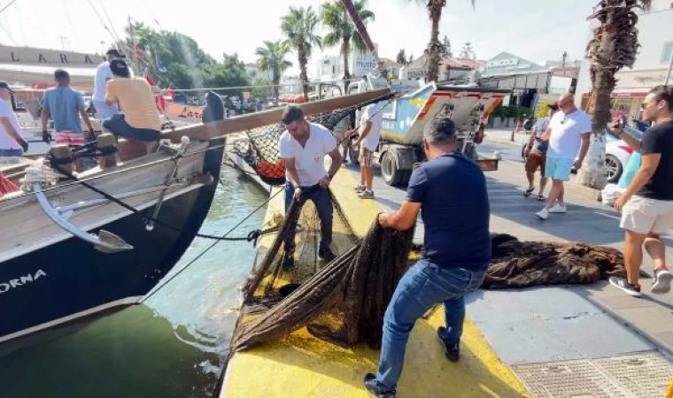 Bodrum’un son süngercisi ’Aksona Mehmet’, deniz dibinden hayalet ağ topladı