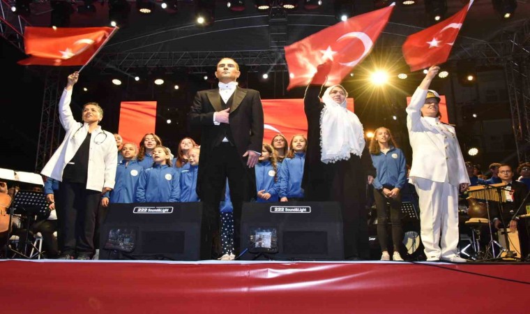 Bozüyükte 100. yıl Cumhuriyet Korosundan muhteşem konser