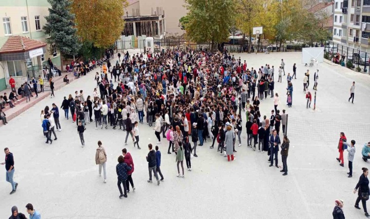 Bozüyükte okul yararına hayır çarşısı kuruldu