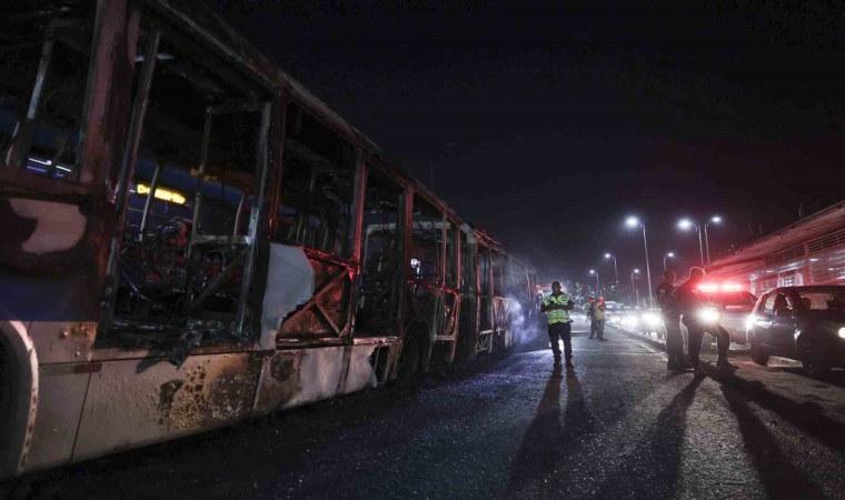 Brezilyadaki liderleri öldürülen çete 40dan fazla aracı ateşe verdi