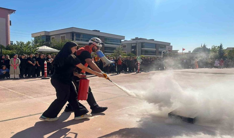 BUCAKUTtan öğrencilere afet eğitimi