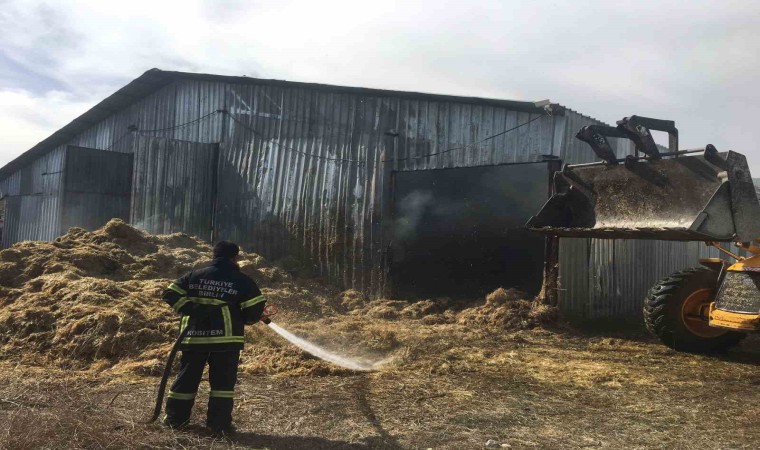 Burdurda 400 saman balyası yandı