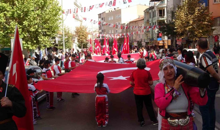 Burdurda Cumhuriyetin 100. yılında coşkulu “Türkiye Yüzyılı” yürüyüşü