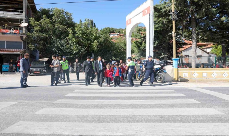 Burdurda jandarmadan “Güvenli Okul Yolu Projesi” uygulaması