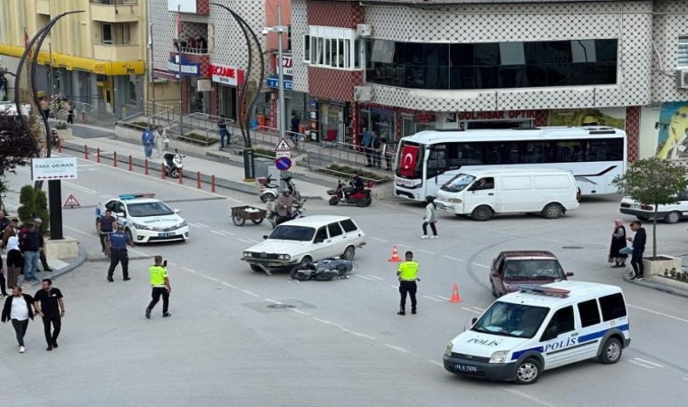 Burdurda motosiklet ile otomobil çarpıştı: 1 yaralı