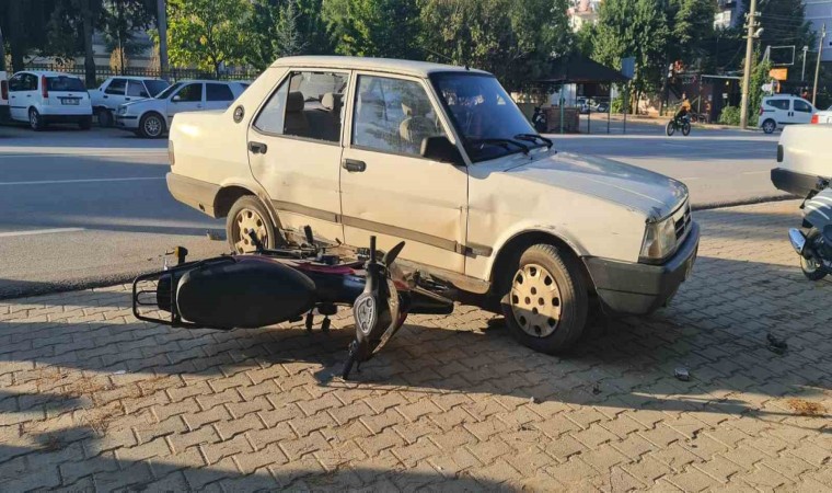 Burdurda otomobil ile motosiklet çarpıştı: 1 yaralı