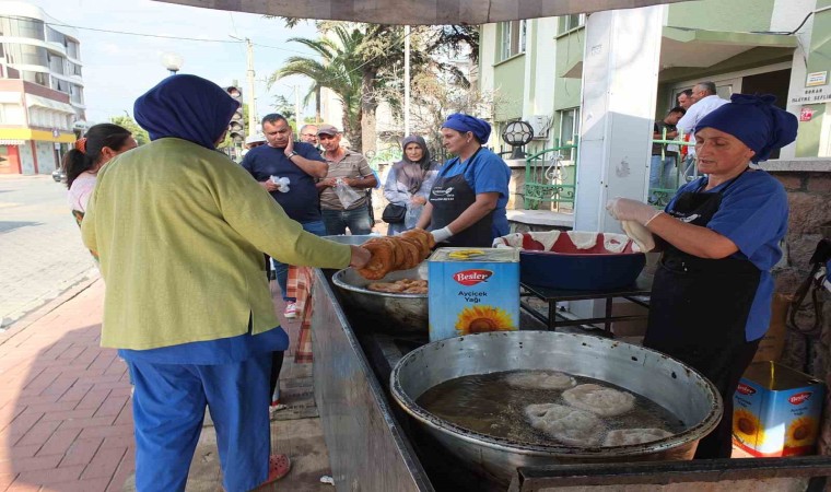 Burhaniyede ormancılar lokma hayrı yaptı