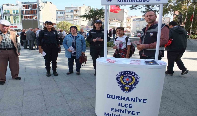 Burhaniyede Polisler KADES Uygulamasını anlattı