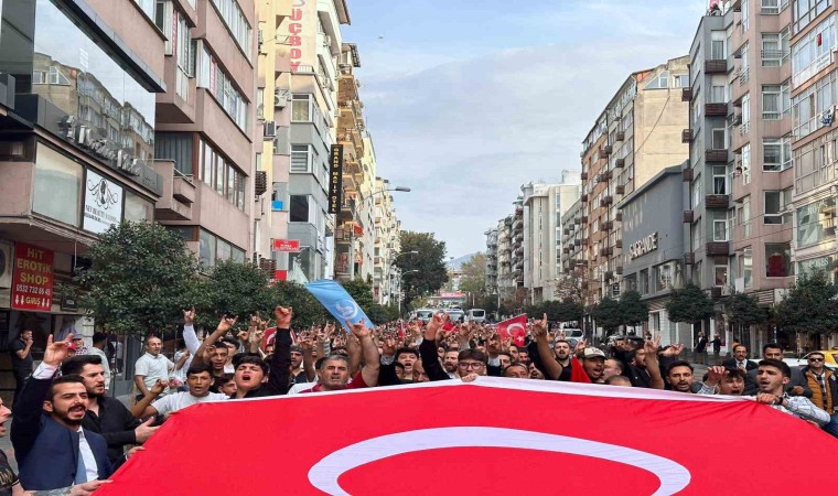 Bursada Çarşamba Mahallesi kırmızı beyaza büründü