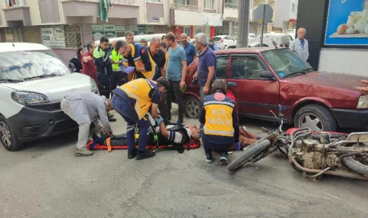 Bursa’da, hafif ticari araçla çarpışan motosikletteki dede- torun yaralandı