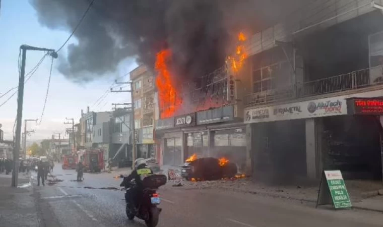 Bursa’da mobilya atölyesinde yangın; otomobile ve iş yerine de sıçradı