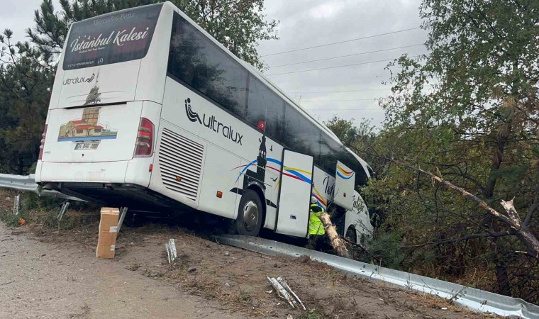 Bursada yolcu otobüsü şarampole uçtu: 2 yaralı