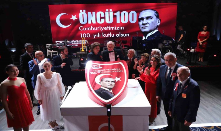 Büyükçekmecede “Cumhuriyet Balosu” düzenlendi