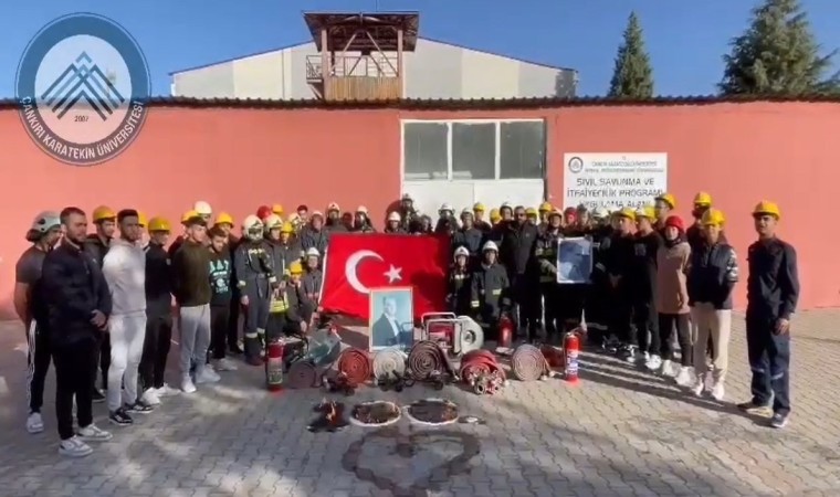 ÇAKÜ öğrencilerinden Cumhuriyetin 100. yılında Andımız okudu