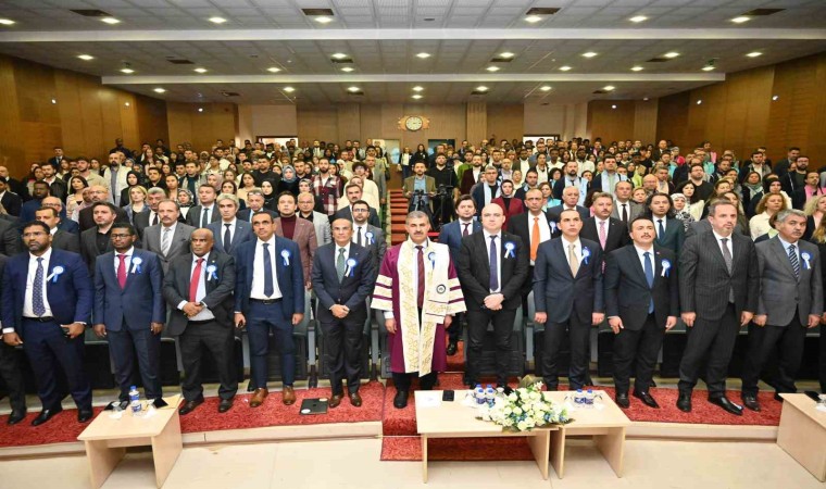 ÇAKÜde akademik yılı açılışı ve fahri doktora takdim töreni düzenlendi