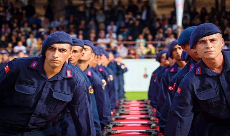 Çanakkalede eğitimleri tamamlanan acemi erler yemin etti