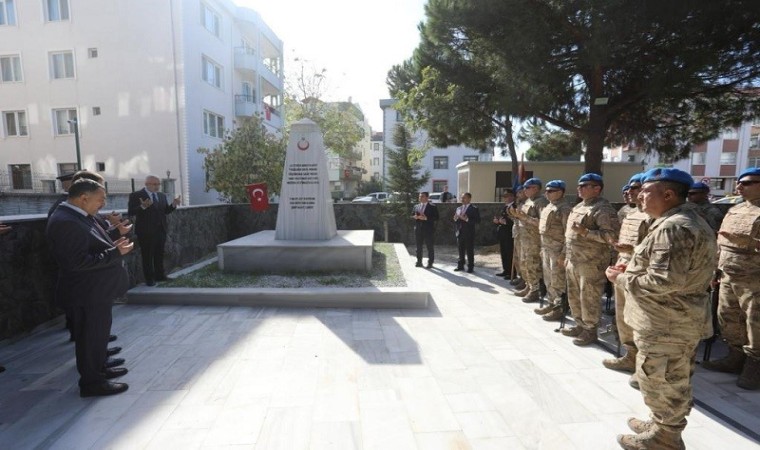 Çanakkalede restorasyon çalışmaları tamamlanan Hamidiye Şehitliği açıldı