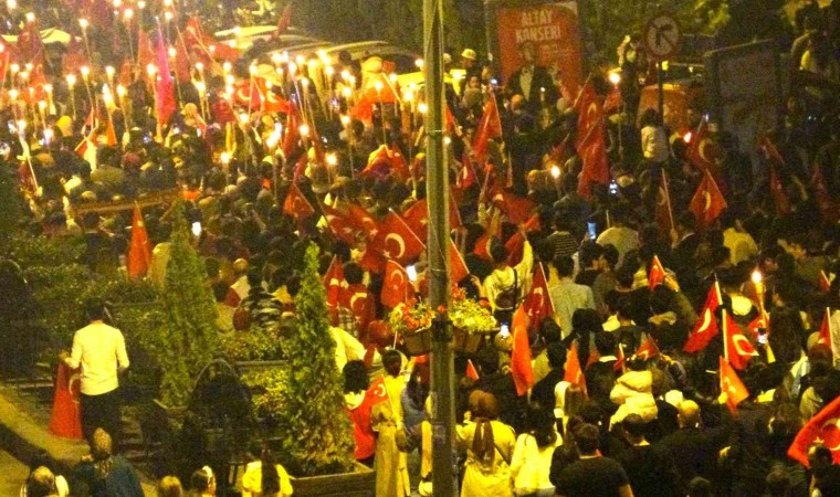 Çankırıda 100. yıl fener alayında binlerce vatandaş sokaklara akın etti