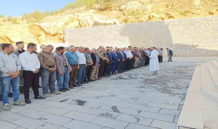 Çelikhanda Filistinliler için gıyabi cenaze namazı kılındı