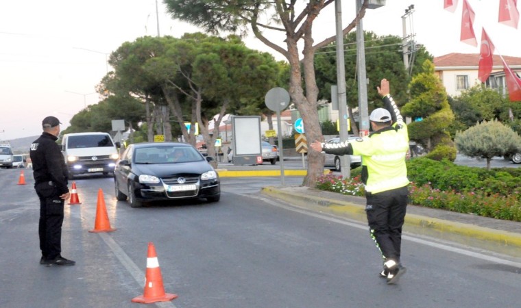 Çeşmede bir ay içinde çeşitli suçlardan aranan 196 kişi yakalandı