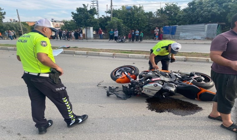 Ceyhanda motosiklet minibüse çarptı: 2 kişi öldü