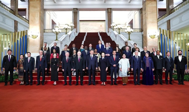 Çin Devlet Başkanı Xi, Rusya Devlet Başkanı Putini kapıda karşıladı