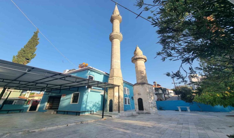 Çomakdağın tarihi minaresi ilgi çekiyor