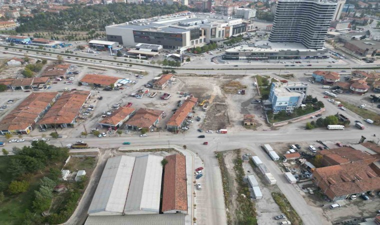 Çorumda Akşemseddin Caddesi, Öğretmen Lisesi Caddesine bağlanıyor