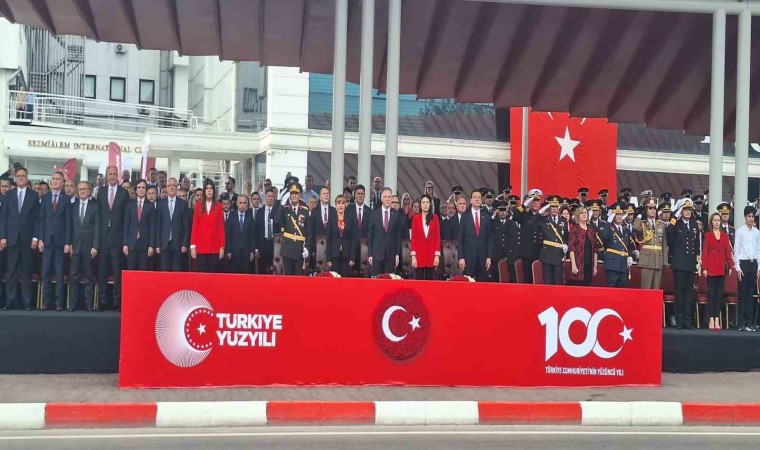 Cumhuriyet Bayramının 100üncü yılı Vatan Caddesinde coşkuyla kutlandı