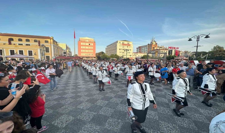 Cumhuriyet Kadınları Bando Takımında 100. yıl gösterisi