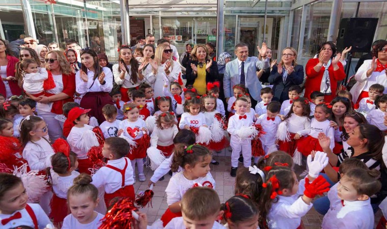 Cumhuriyetin 100. yaşı miniklerle coşkuyla kutlandı